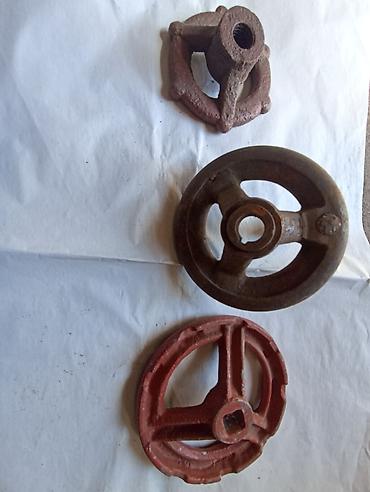 alati za kucu: Tri metalne ručice sa slike, fi 80 mm rupa fi 14 mm,fi 100 mm rupa fi — 2