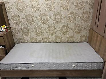 Çarpayılar: Tək nəfərlik çarpayı və döşək dəsti - Ölçü: təxmini 90×200 sm (tək — 2