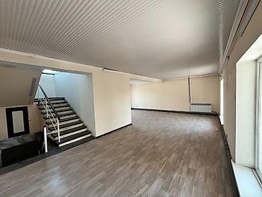 производственная: 6 комнат и более, 260 м², Бишкек, Кудайберген авторынок Собственник — 10