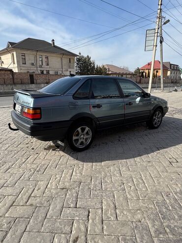 Volkswagen: Volkswagen Passat: 1989 г., 1.8 л, Механика, Бензин, Седан