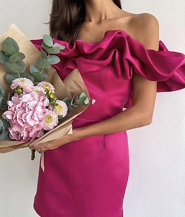 Haljine: 🔥Elegantna mini haljina od sjajnog satena 2800
Din🔥🔥 — 9