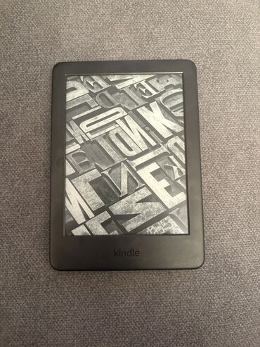 Modemlər və şəbəkə avadanlıqları: Amazon Kindle elektron kitab . Az istifade olunu. Heç bir cızığı eziyi