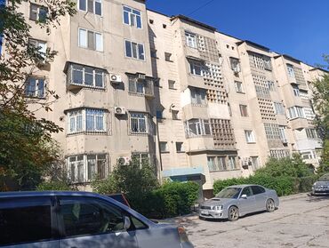 продаю квартиру алтын булак: 4 бөлмө, 104 кв. м, Жеке план, 2 кабат, Эски ремонт