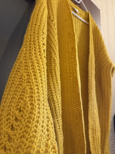 orus koynekler: Parlaq sarı rəngdə toxunma kardiqan - Model: açıq önlü, düyməsiz