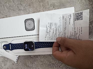 Apple Watch: Apple Watch Series 8, 41 мм, алюминий (Silver). В комплекте — 2