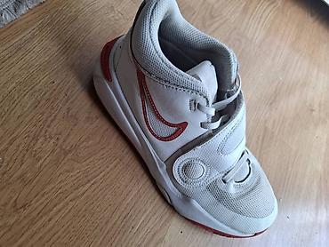 all star patike duboke: Patike za decu sa prepoznatljivim Nike dizajnom. Izrađene su od — 2