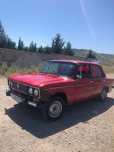 e90 aksesuar: VAZ 2106, qırmızı rəngli, sedan kuzov. Xüsusiyyətlər: - 4 qapı, 5 — 2