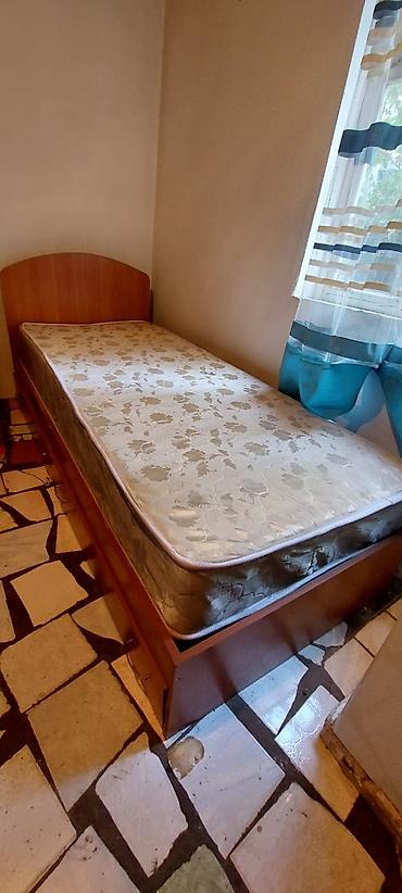 Продаю кровать и подставку для телевизора в хорошем состоянии
