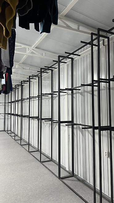 Торговое оборудование: Металлические торговые стойки/стеллажи для одежды - Каркас: прочные — 5