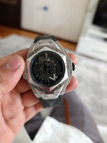 Qol saatları: İşlənmiş, Qol saatı, Hublot, rəng - Qara