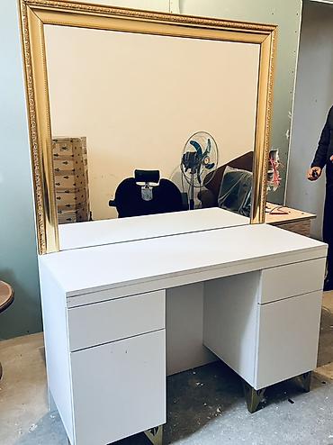 ağ stul: Ağ rəngli makiyaj/iş masası və iri guzgusu - Masa: minimal dizaynlı — 1