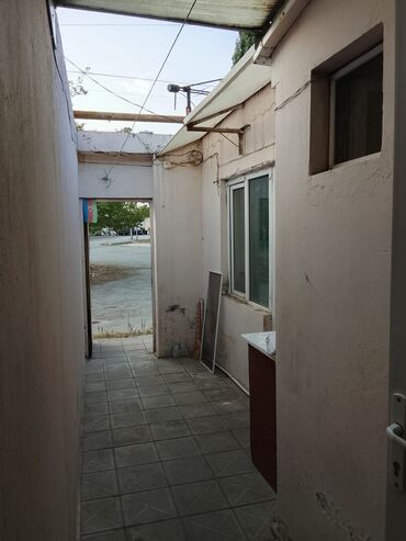 Həyət evləri və villaların satışı: Satılır/icarəyə verilir: həyət evi və ayrıca qaraj/ustaxana sahəsi — 8
