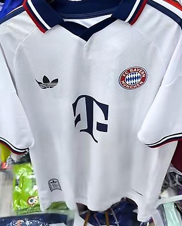 Futbolkalar: Məhsul: FC Bayern München futbol köynəyi (ağ rəng) Xüsusiyyətlər: - — 1
