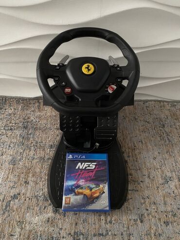 компьютерный руль: Игровой руль с педалями для PlayStation, стилизованный под Ferrari +
