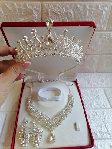 Setovi nakita: Chanel, Set: Kruna, Minđuše, Narukvica, Materijal: Cirkon, Biser — 3