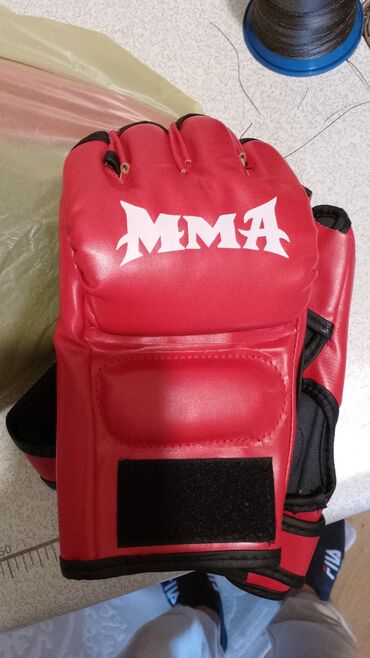 Hovuzlar: MMA döyüş əlcəkləri – qırmızı - Tip: Barmaqları açıq MMA əlcəyi -