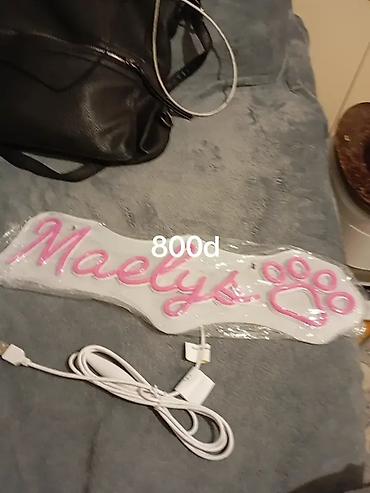 Ostala ženska obuća: Lot različitih predmeta za garderobu i opremu prodavnice/butika: - — 11