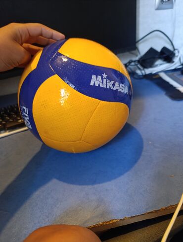 груша человек для борьбы: Волейбольный мяч Mikasa V200W - Официальная расцветка: жёлто‑синий -