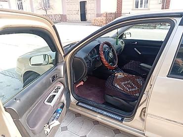 v klass: Volkswagen Bora: 2002 г., 1.6 л, Автомат, Бензин, Седан — 2