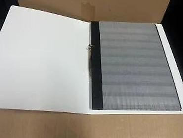 torba za dokumente: Album za marke u registratoru sa listovima pregradama - Registrator — 8