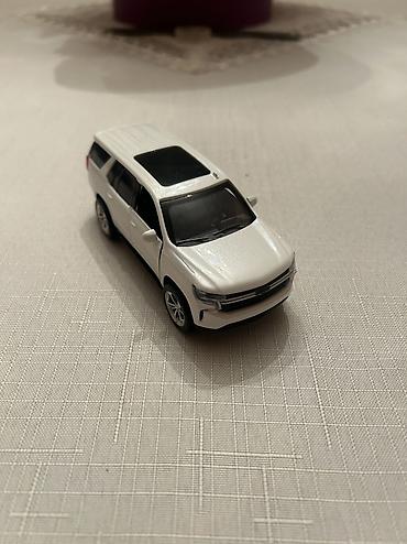 nerf satisi: Ağ rəngli sedan tipli metal oyuncaq avtomobil modeli - Realistik — 8
