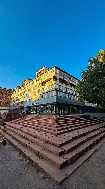 3 комнаты, 73 м², 8 мкр Индивидуалка, 2 этаж, Косметический ремонт