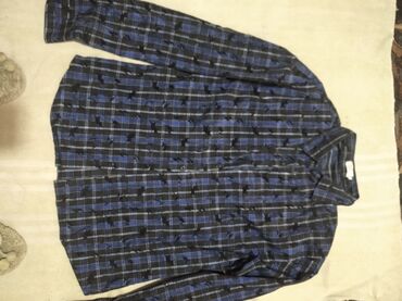 стильная мужская зимняя одежда кофты свитера: Рубашка кофта свитер в хорошем состоянии 46 размер по 200 сом каждая