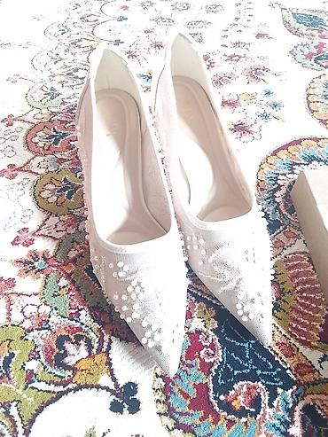 обув бишкек: Туфли, 36.5, Zara, Колдонулган, түсү - Ак, Өзү алып кетүү — 1