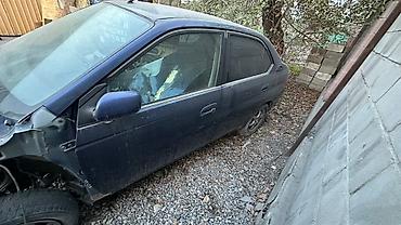 титановый: Toyota Prius: 2001 г., 1.5 л, Вариатор, Гибрид, Седан — 3