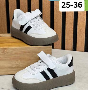 Patike: Veličina - 34, Vodootporne — 10