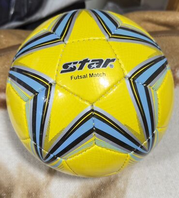 что такое сороконожки в футболе: Желтый мяч для футзала Star Futsal Match с синими и черными вставками