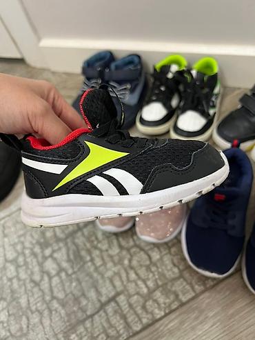 Детская обувь: Продаю!!! Детская обувь, б/у, но очень качественная и дорогая обувь ( — 18