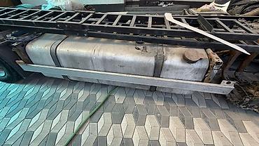 видно: Мерседес актрос мп3 на запчасть после пожара и фары бампера есть Бак — 7