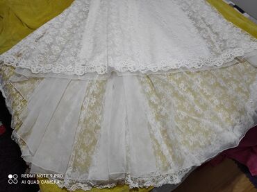 Venčanice: Vencanica mlecno bela velicina XS Duzina pozadi 2 metara, prednji deo — 9