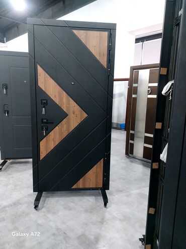 Giriş qapıları: Dəmir giriş qapıları – müasir dizayn və gücləndirilmiş təhlükəsizlik — 48