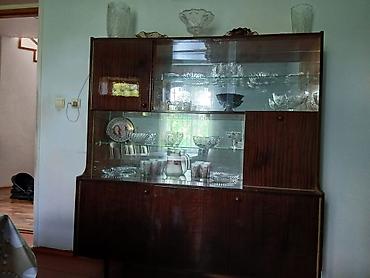 mətbəx stol stul islenmis: Qədimi üslubda vitrinli bufet şkaf - Material: taxta karkas, cilalı — 1