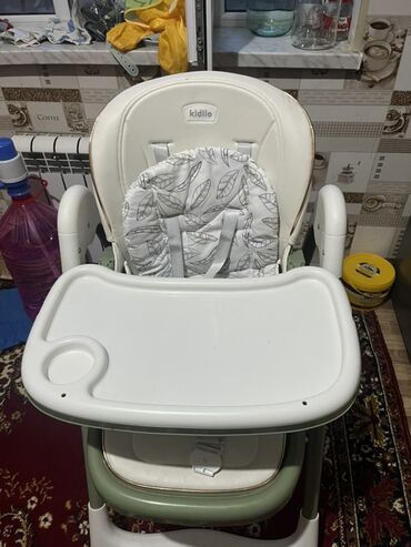 Yemək masaları, oturacaqları: Kidilo markasına məxsus, uşaqların qidalanması üçün nəzərdə tutulmuş
