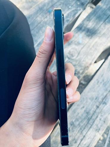 Смартфон Apple iPhone (серия с плоскими гранями, ) в чёрном цвете