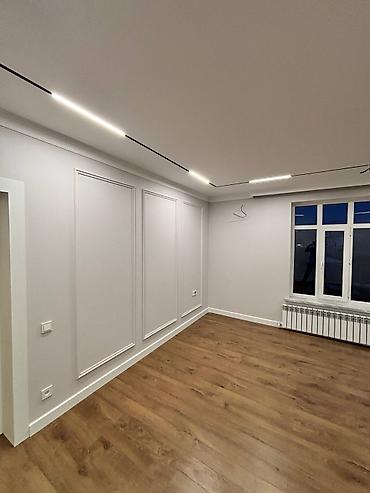 Фасадные работы: Современный двухэтажный дом в классическом стиле с подсветкой фасада и — 25