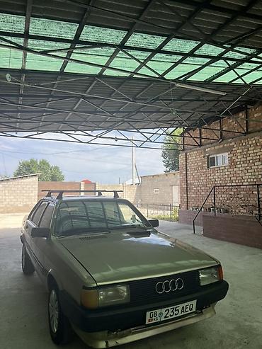 боз белер: Audi 80: 1985 г., 1.8 л, Кол менен иштөөчү, Бензин, Седан — 4