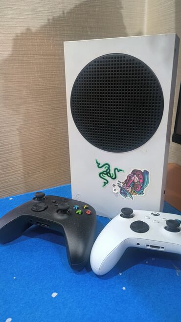 Xbox Series S: Продам xbox series s комплектация 2 джойстика fifa 23 коробка и чек