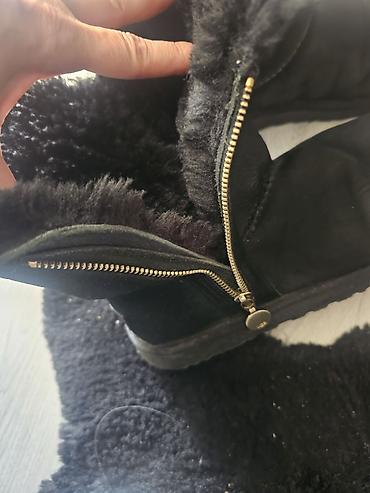 mercedes cipele: UGG ženske čizme, crne boje, sa toplom krznenom postavom iznutra — 5