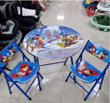 bebi komode za presvlacenje: Sto i 2 stolice za DECU model 2 Set sto i dve stolice za dečiju sobu