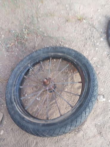 şin və disk: - Ölçü: təxmini 14 düym (şin üzərində diaqonal naxışlı protektor) - — 1