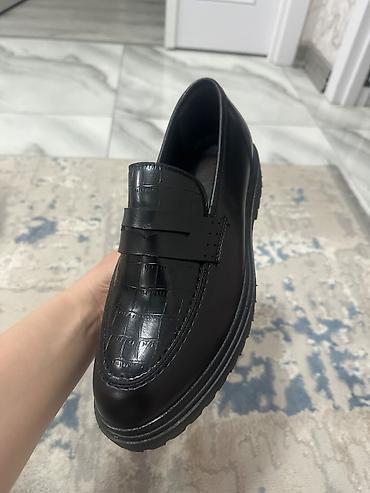 Kişi geyimləri: Zara model 42 razmer kishi ayaqqabisi. Hec geyinilmeyib. Olcusu uygun — 1