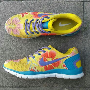 - Azərbaycan: Original Nike air Max