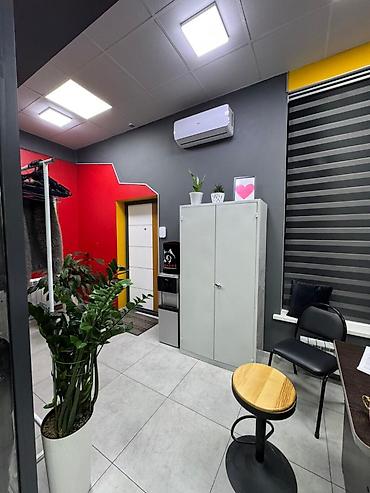 Аренда офисов: Аренда офисов, 100 м², В жилом комплексе, 1 линия, С оборудованием, С видом на горы — 15