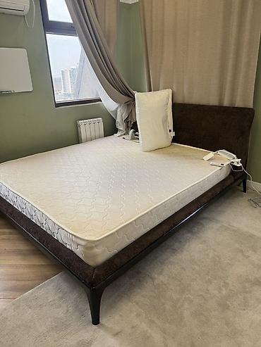 Кровать двуспальная с мягким изголовьем и матрасом Продаю двуспальную at lalafo.kg Кровать двуспальная с мягким изголовьем и матрасом Продаю двуспальную