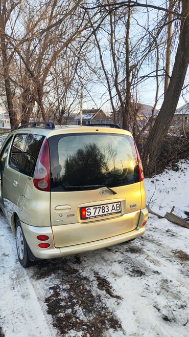 Toyota: Toyota Yaris Verso: 2001 г., 1.3 л, Механика, Бензин, Хетчбек