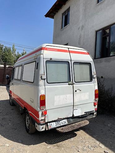 обшивки на спринтер: Mercedes-Benz T1: 1994 г., 2.4 л, Механика, Дизель, Фургон — 3